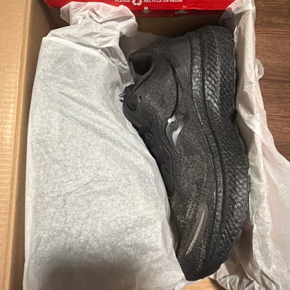 Womens Saucony Triumph 19 Triple Black Running Shoes. Size 7 - Picture 3 of 5